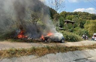 Sakarya’da otomobilde çıkan yangında 3 kişi...