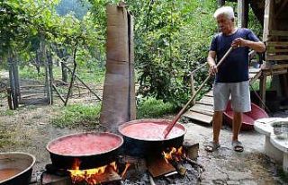 Salçaya erkek eli değdi