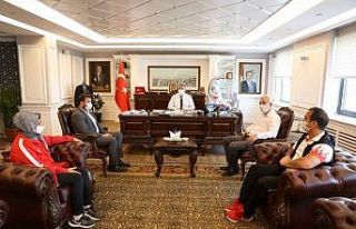 Şampiyonlar, madalyalar ile Başkan Palancıoğlu’nu...