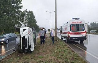 Samsun’da kontrolü kaybeden sürücü refüje çıktı