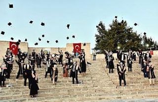 Şanlıurfa’da sosyal mesafeli mezuniyet töreni