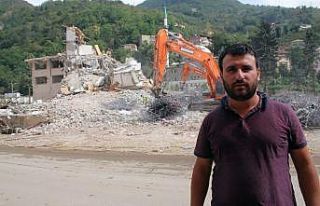 Sel sonrası yıkım için geldikleri ilçede psikolojik...