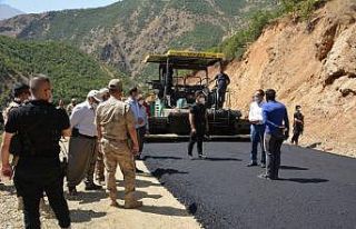 Şemdinli’de köy yolları asfalta kavuşuyor