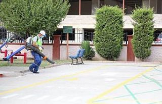 Serdivan Belediyesi, okullara yönelik temizlik işlemlerini...