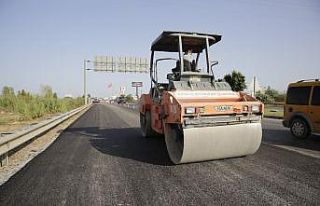 Serik Teke Köprüsü’nde sıcak asfalt çalışması