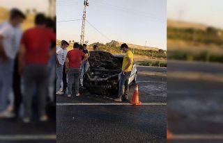 Seyir halindeki araç alev aldı