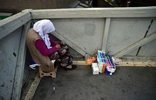 Seyyar satıcı maskesi 900 TL’lik cezadan kurtarıyor