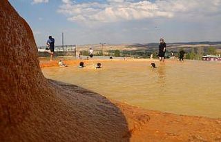 Sıcaktan bunalan Sivaslılar, Altınkale’de serinliyor