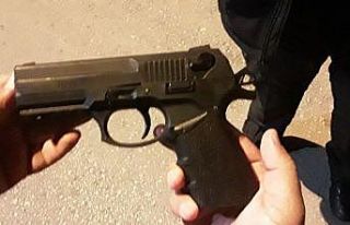 Silahı göle attı polisten kaçtı, kovalamaca sonrası...