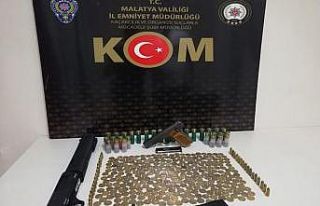 Silahla yaralamaya karışan şahsın evinden tarihi...