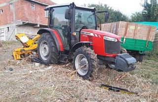 Silaj makinasına kolu sıkıştı, imdadına itfaiye...