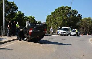 Sinop’ta takla atan otomobil ters döndü: 1 yaralı