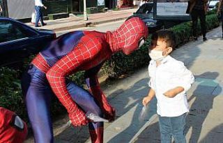 Sokakta karşılarında Örümcek Adam’ı görenlerin...