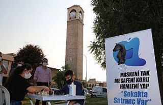 Sokakta satranç var