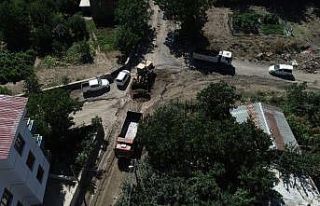 Sosyal Mahallesi’nde yol yenileme çalışmaları...
