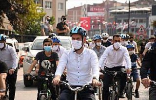 Sosyal mesafeli bisiklet turu