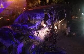 Sulama yapan tankere çarpan aracın sürücüsü...