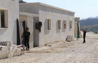 Suriyelilerin betonarme ev sevinci