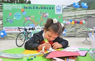 Süslü bisikletler geçidi