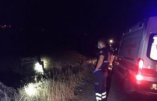 Takla atan otomobil sürücüsü kayıplara karıştı