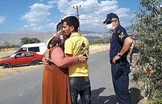 Takla atan otomobilden yara almadan kurtulan oğluna...