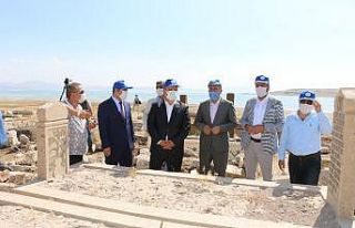 Tarihi Selçuklu-Karakoyunlu Mezarlığı’nın restore...