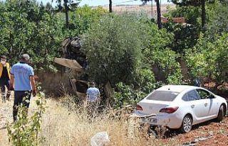 Tarlaya uçan araca fıstık ağacı ok gibi saplandı:...