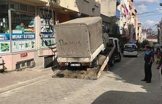 Tartıştığı zabıtanın ayağının üstünden...