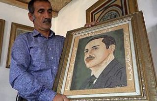 Taşla resim sanatı için köyde atölye kurdu