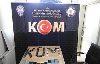 Tatvan’da 39 adet kaçak cep telefonu ele geçirildi