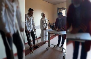 Tedavi gördüğü hastane koridorunda nikahları...