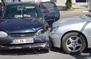 Tekirdağ’da iki otomobil çarpıştı: 1 yaralı