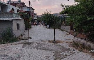 Tel örgü çekip yolu kapattı