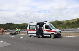 TEM’de, tıra çarpan motosiklet sürücüsü yaralandı