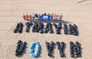 Temizlik işçilerinden tatilcilere çöp dolu poşetle...