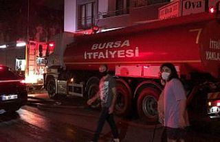 Terasta çıkan yangın geceyi aydınlattı