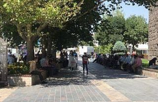 Termometreler 35 dereceyi gösterdi, vatandaşlar...