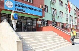 Toroslar Belediyesi, okulları dezenfekte etti