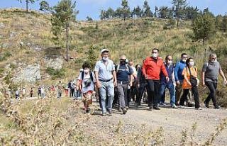 Toroslar’da turizm günü etkinliğinde doğa yürüyüşü