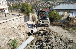 Toroslar’da yol ve kaldırım çalışmaları devam...