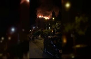 Trabzon’da 5 katlı binanın çatı katı alev alev...