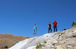 Travertenler, görsel güzelliğinin yanı sıra suyunun...