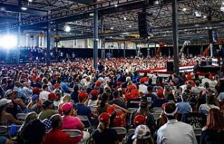 Trump’ın kapalı alandaki mitingi tepki çekti