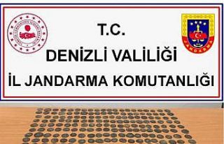 Turistlere tarihi eser satmak isterlerken yakalandılar