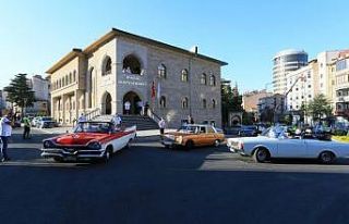 Turizm Filmleri Festivali’ne klasik araçlar korteji...