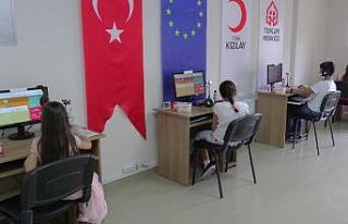 Türk Kızılay, EBA destek noktaları ile öğrencilerin...