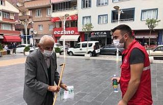 Türkeli’de tek kullanımlık seccade dağıtımı