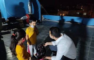 Türkmen çocuklara kırtasiye yardımı