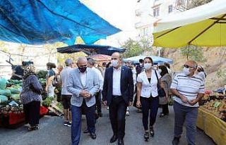 Türkyılmaz’dan cuma pazarına ziyaret
