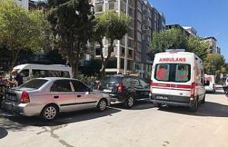 Üç aracın karıştığı zincirlemeli trafik kazasında...